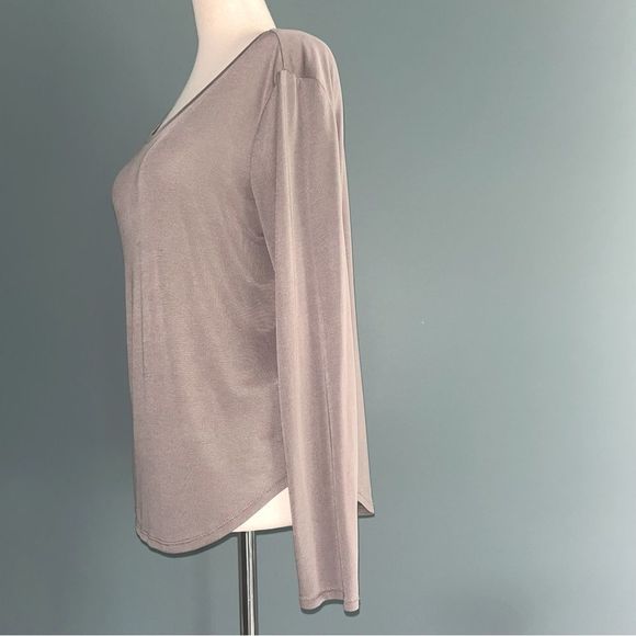 BANANA REPUBLIC LONG SLEEVE SILKY SOFT SHIRT | KHAKI GREEN | SIZE SMALL - Picture 3 of 8